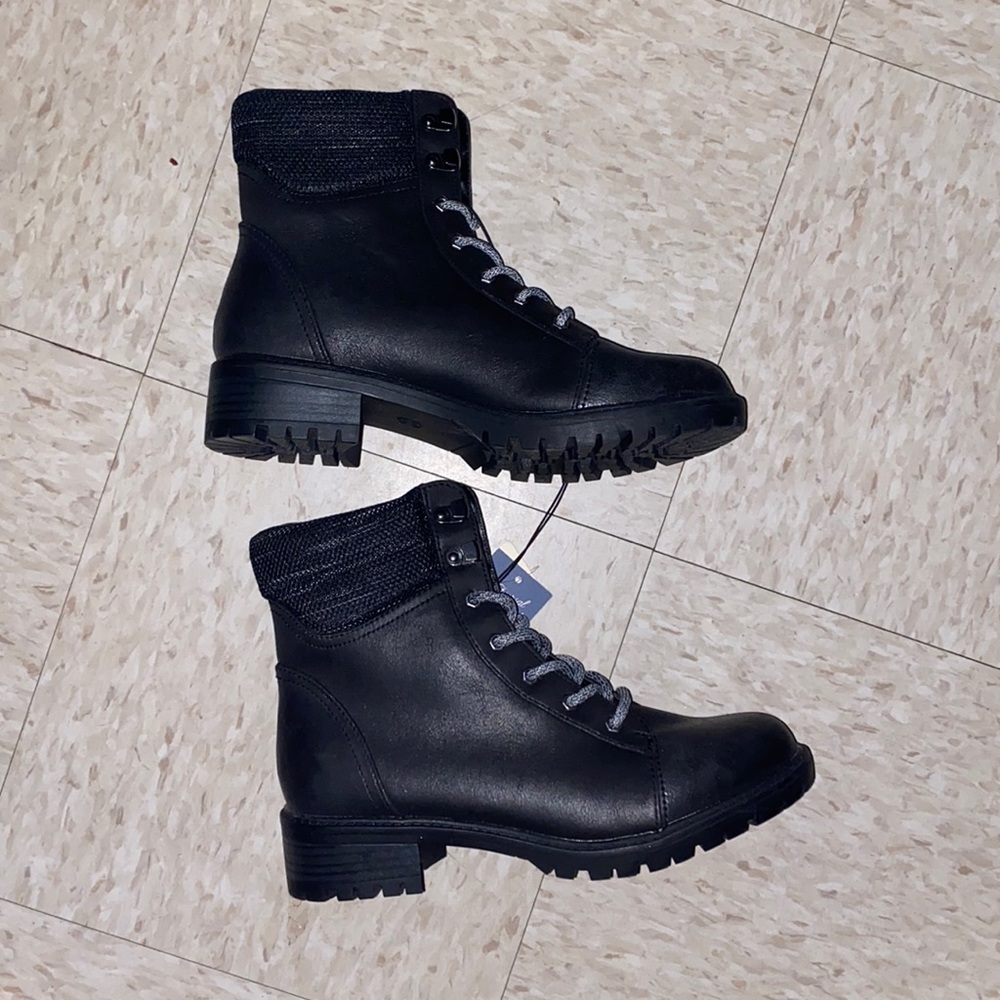 Condition: new lace up boots size 10 sturdy leather material